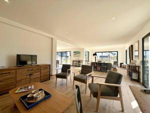 Maisons de vacances Maison neuve spacieuse a Carnac, 10-12 pers., jardin clos, WiFi - FR-1-377-103 : photos des chambres
