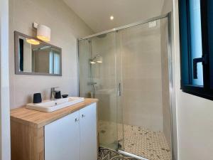 Maisons de vacances Maison neuve spacieuse a Carnac, 10-12 pers., jardin clos, WiFi - FR-1-377-103 : photos des chambres