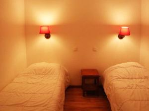 Appartement skis aux pieds, piscine & sauna, 6 pers - FR-1-322-678