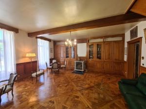 Grande Maison Familiale avec Piscine et Parking à Saint-Gaultier - FR-1-591-753