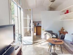 Maisons de vacances Maison a Vic-la-Gardiole, 2 pers, Terrasse, Proche Plage - FR-1-785-25 : photos des chambres