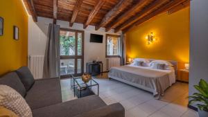 Family Room with Street View room in Hotel Meandro