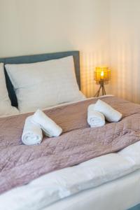 The Cozy Pearl - Light, Style & Balcony Comfort