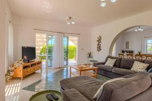 Villa Joanna Coral Bay by Villa Plus