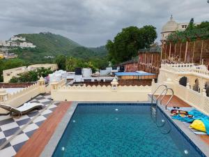 SaffronStays Rang Haveli - Heritage Super Deluxe Rooms, 3 mins from City Palace & Near Lake Pichola