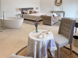 Mas La Rose Sauvage - magnificent Luberon views