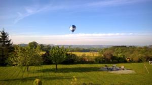 B&B / Chambres d'hotes La Meridienne des Collines : photos des chambres