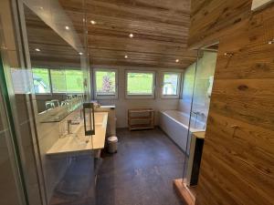 Three-Bedroom Apartment with South Balcony room in Ferienwohnungen Holzer