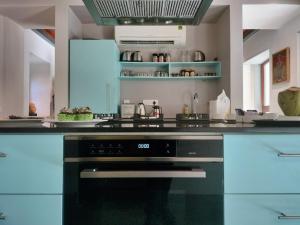 Barons Antiquarian Villa