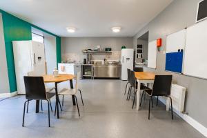 Bright Ensuite on Lower Baggot