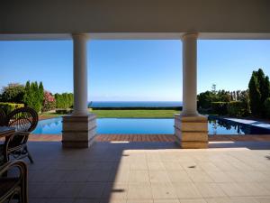 Luxury Villa with Pool- 4 Bedrooms in BlackSeaRama by Flat Mаnаger