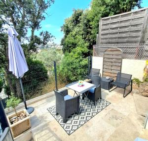 Studio rénové avec terrasse ST RAPHAEL