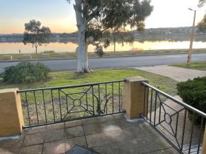 Luxury Lake Front Living