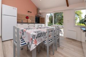 Appartements Au Pied Des Chenes : photos des chambres