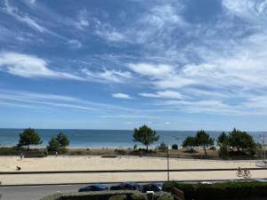 Apartment, seafront, beach, ground floor