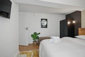 The Palm with city view