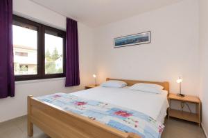 Apartment Koralj 2 with a heated Pool