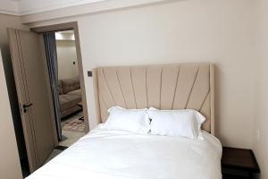 Luxury 2br apt Work & Relax