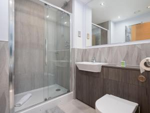 Pass the Keys Modern 2bed Apartment Edinburgh