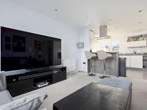 Pass the Keys Modern 2bed Apartment Edinburgh