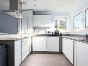 Pass the Keys Modern 2bed Apartment Edinburgh