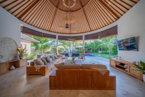 7 BR Luxury Oasis in Seminyak