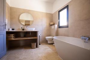 Maisons de vacances Mas provencal avec piscine chauffee ! : photos des chambres