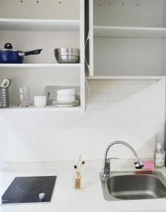 Best Location in Seoul 1 - 1min to Bangbae station, 1min to Airport Bus, Private room with kitchen