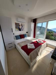 Sea view 5 En-suit villa, pool heatable, free WIFI VillaHappy in Kalkan