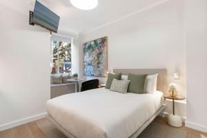 Darling Point Studio with Rooftop Harbour Views