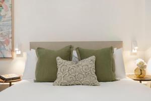 Stylish Studio with Rooftop Harbour Views