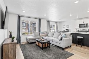 Modern 3BR Townhome in Lehi UT