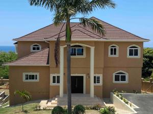 Seaview Penthouse Retreat 4 Beds 3 Baths Stay