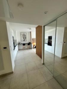 Studio en bord de mer avec piscine sur le toit