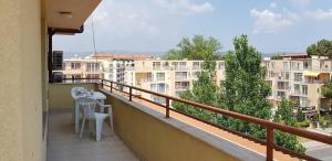 Sunny Studio with Pool, Balcony, Near Center and Beach