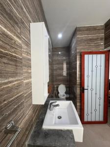 Mahome - Near Finns and Atlas Beach Club