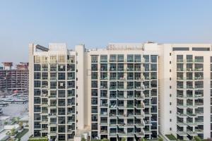 Furnished Studio Near Meydan Racecourse, Minutes to Downtown Dubai, Azizi Riviera 47, Al Merkadh by Deluxe Holiday Homes