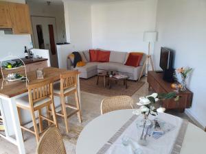 2 bedroom apartment in a secure residence in Mandelieu with a shared pool and close to the center - 2301