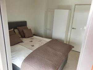 2 bedroom apartment in a secure residence in Mandelieu with a shared pool and close to the center - 2301