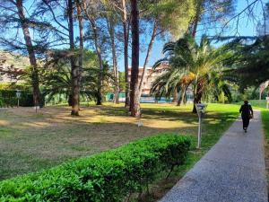 2 bedroom apartment in a secure residence in Mandelieu with a shared pool and close to the center - 2301