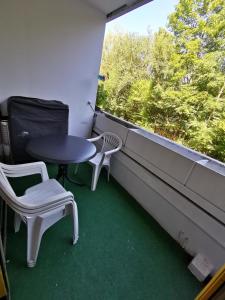 1-Zi Apartment Nähe U-Bahn U-3, Balkon, Garage
