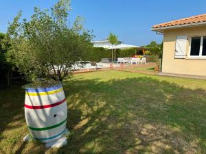 Maisons de vacances Ares, Villa Mapouchet, piscine : Maison 5 Chambres