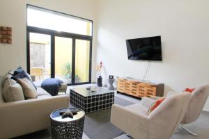 Stylish Home with Roof-Top Patio - Historic Centre