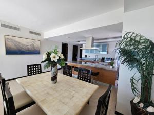 Oceanview Luxury Condo at Peninsula Mazatlán