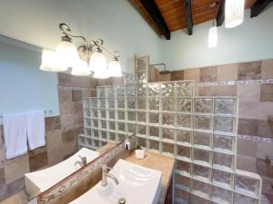 Centro Home with Courtyard BBQ