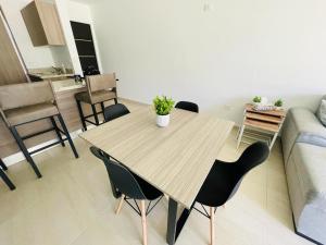 Tropical Condo - Close to Beach and Waterpark