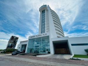 Spacious 3BR Marina Condo with Pool