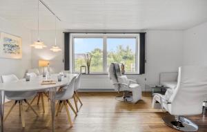 Stunning Home In Blokhus With Wifi