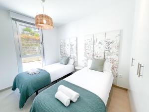 Family penthouse with sea views in Cancelada