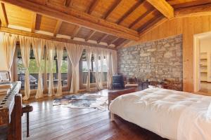 Cà Bossi Retreat above Lake Como